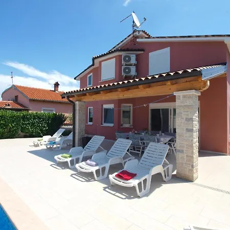Mit Privatpool Fuer 9 Personen Ca 150 Qm In Stinjan, Istrien Istrische Riviera *