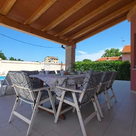 Mit Privatpool Fuer 9 Personen Ca 150 Qm In Stinjan, Istrien Istrische Riviera Stinjan