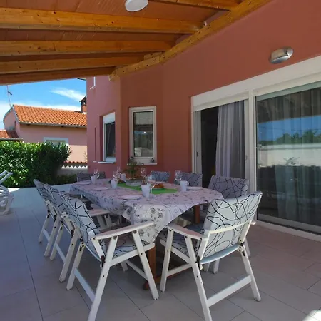 Mit Privatpool Fuer 9 Personen Ca 150 Qm In Stinjan, Istrien Istrische Riviera